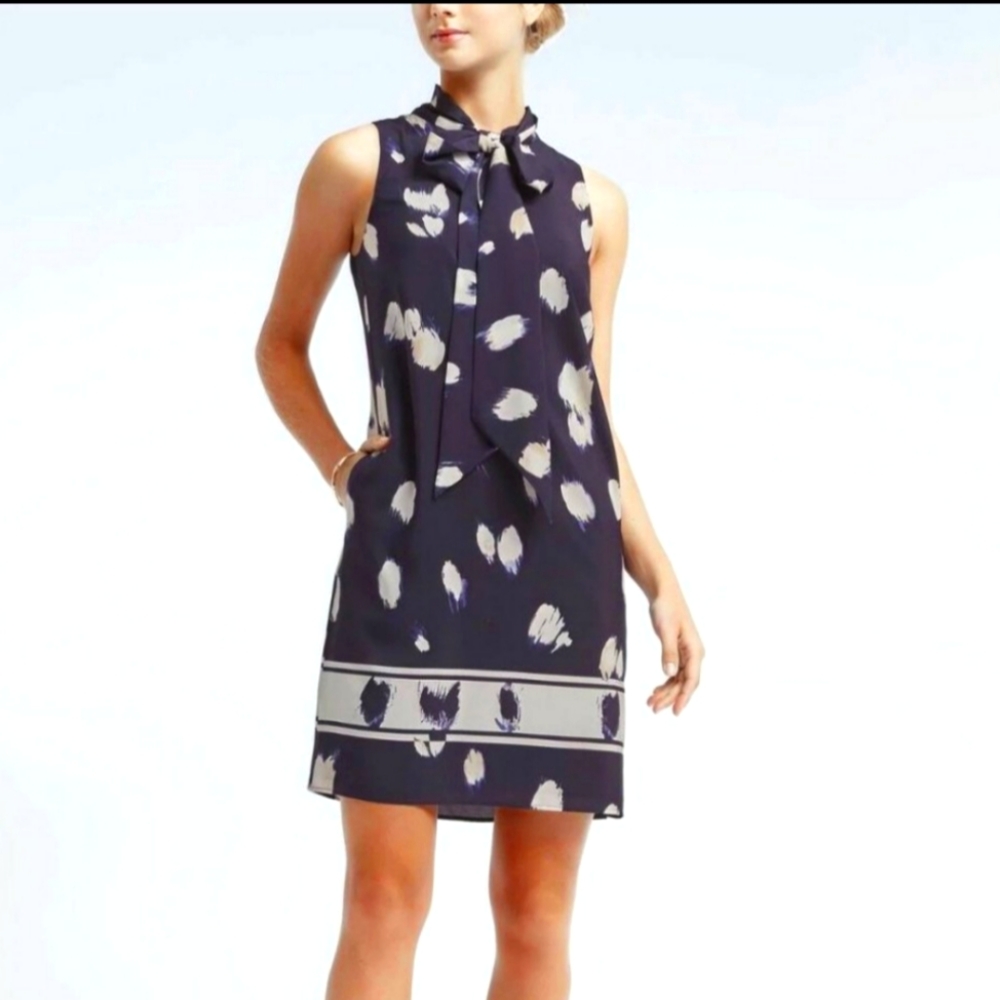 🐝 - Banana Republic sz M Navy & White Abstract Print Dress